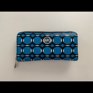 Michael Kors Zipper Wallet